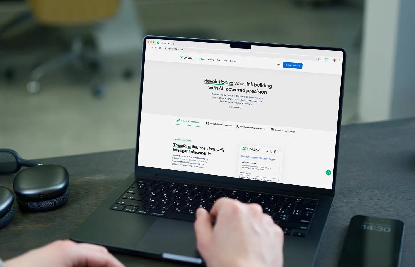 Linktiva website shown on a laptop with AI-powered link building headline